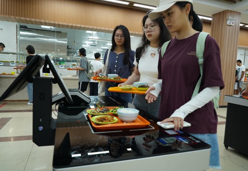 实现宿舍楼下收取快递 浙江农林大学推进数字化改革，学校越来越“智慧”