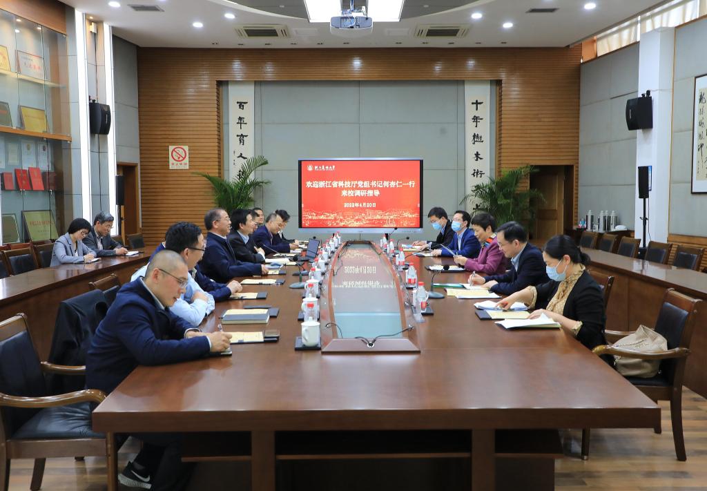 省科技厅党组书记何杏仁一行来我校调研指导