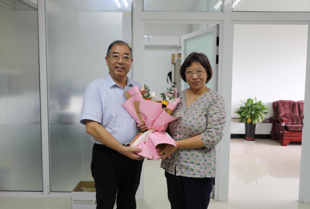 学校开展庆祝第38个教师节系列活动 向全校教师送上节日问候