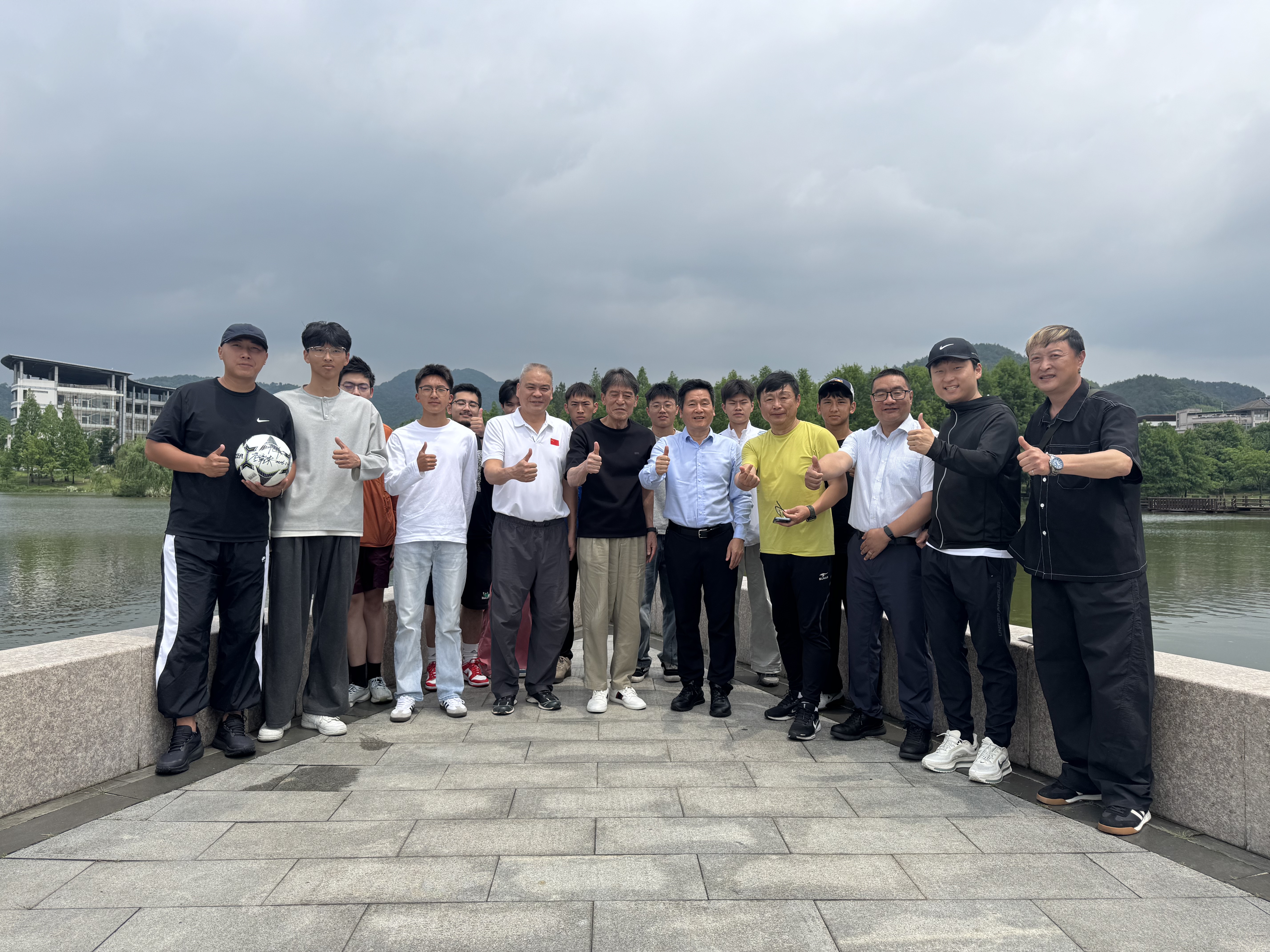 韩国足球教练李章洙来校指导交流-浙江农林大学