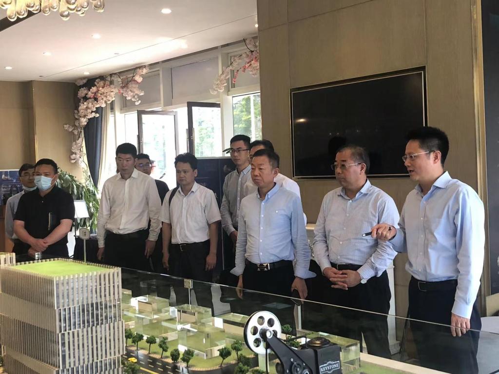 学校与浙江华策影视集团签订战略合作协议
