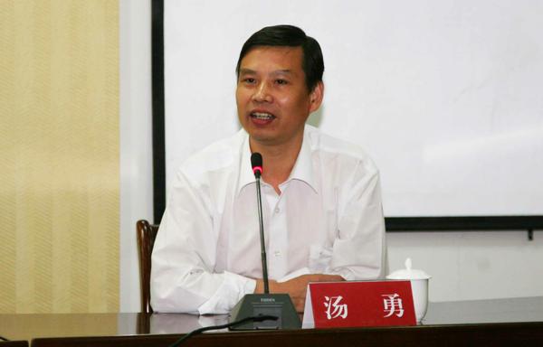 (朱恒福同志宣读任免文件) (汤勇同志讲话)(新闻中心 李燕/文 天衣/摄