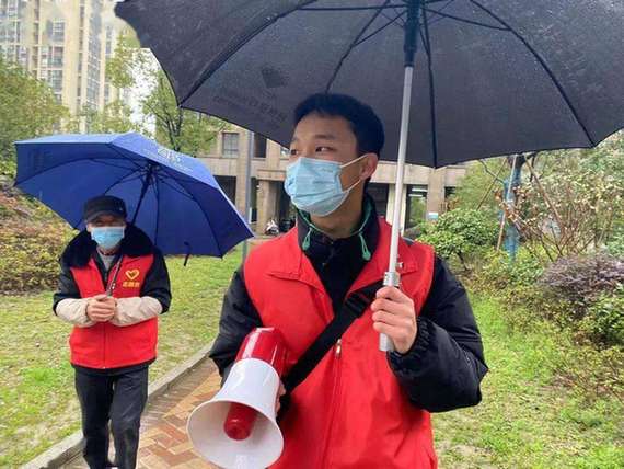 浙农林大志愿者把“寒假作业”书写在疫情防控一线