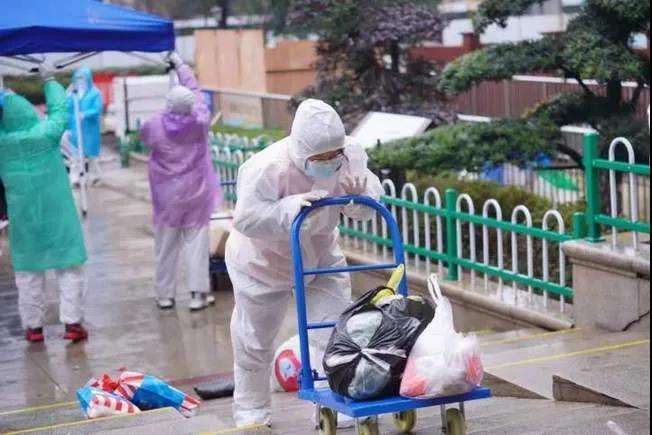 浙农林大志愿者把“寒假作业”书写在疫情防控一线