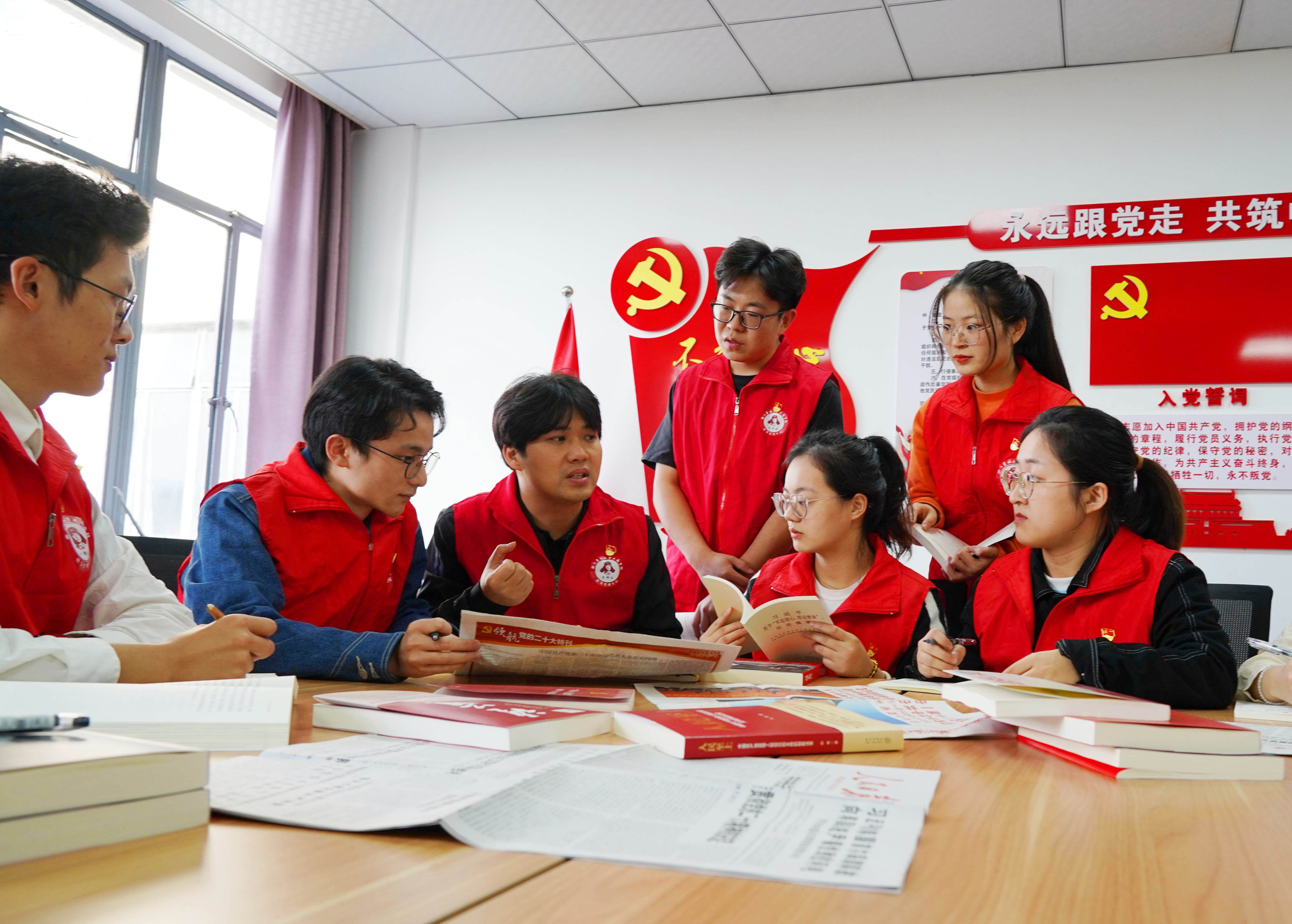 中国教育网:党员集体学习备课 二十大精神宣讲送基层-浙江农林大学