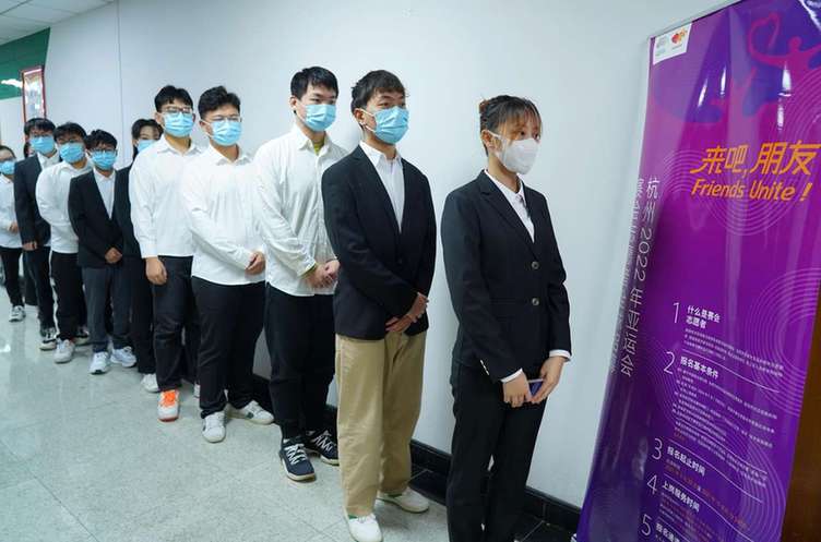 浙江农林大学学生多形式“续写雷锋日记”