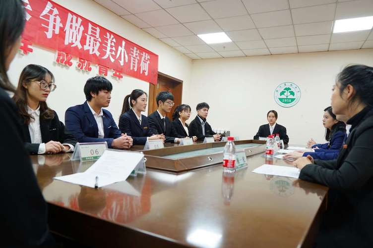 浙江农林大学学生多形式“续写雷锋日记”