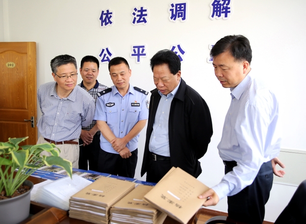 杨戌标来校调研维稳安保工作